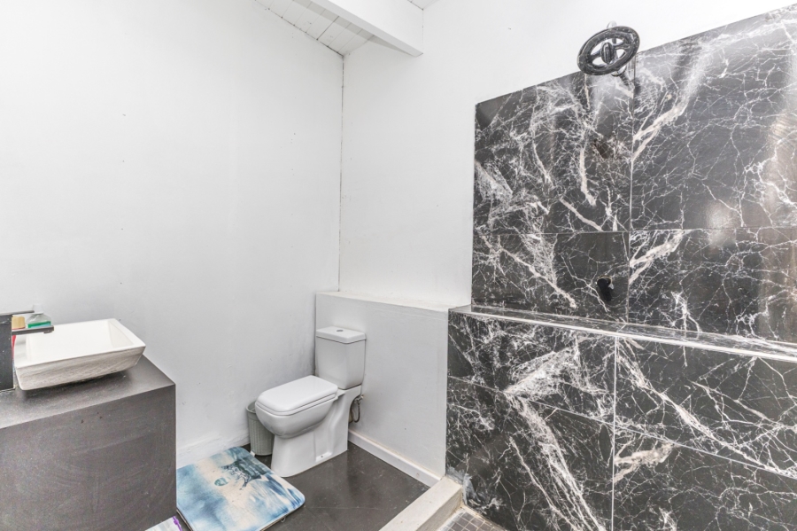 5 Bedroom Property for Sale in Mikro Park Western Cape